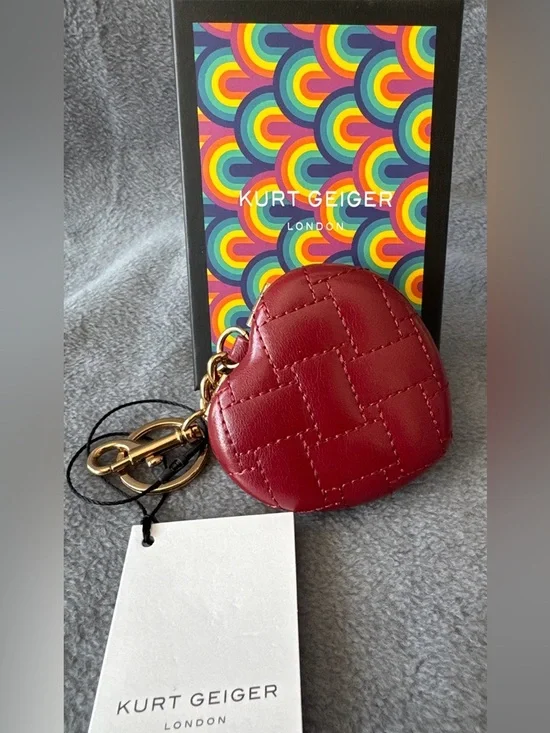 Kurt Geiger NWT Kensington Heart Shaped Mirror Keychain
Comes With A Box - Picture 3 of 13